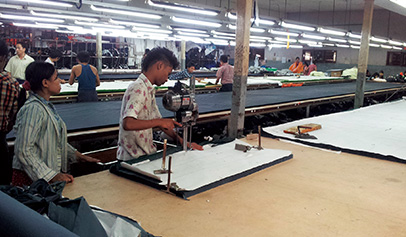 生地裁断イメージ